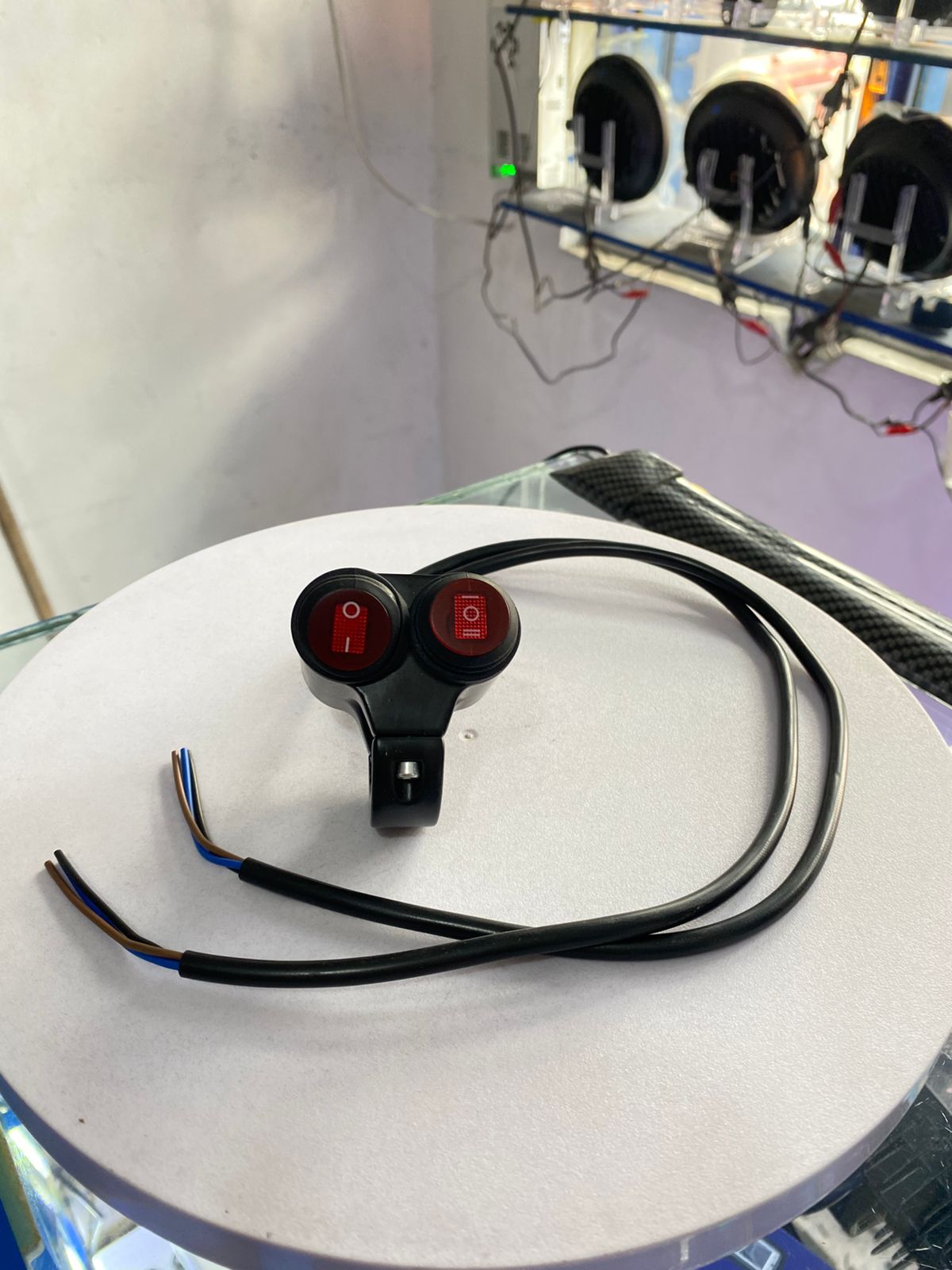 Miniatura 3 de INTERRUPTOR DE 2 Y 3 POCICIONES (TK025)